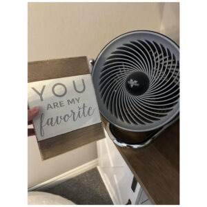 ectq8ltnbxn70b_1.jpg - Ventilador Compacto 3 Velocidades e Eixo Pivotante Multidirecional, 110V, VORNADO CR1 0356 06, Preto